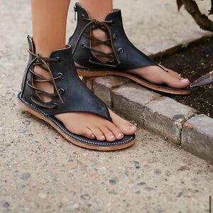 LIKE NEW *** Free People BROWN  Leather Sandals, size 7.5